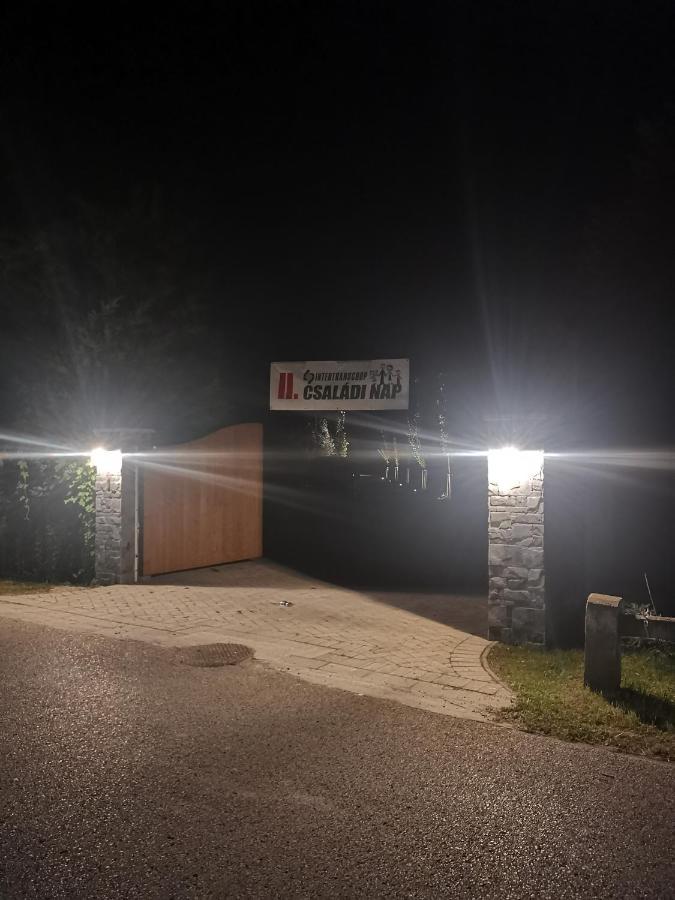 Intertranscoop Lake House Vamosszabadi Екстер'єр фото