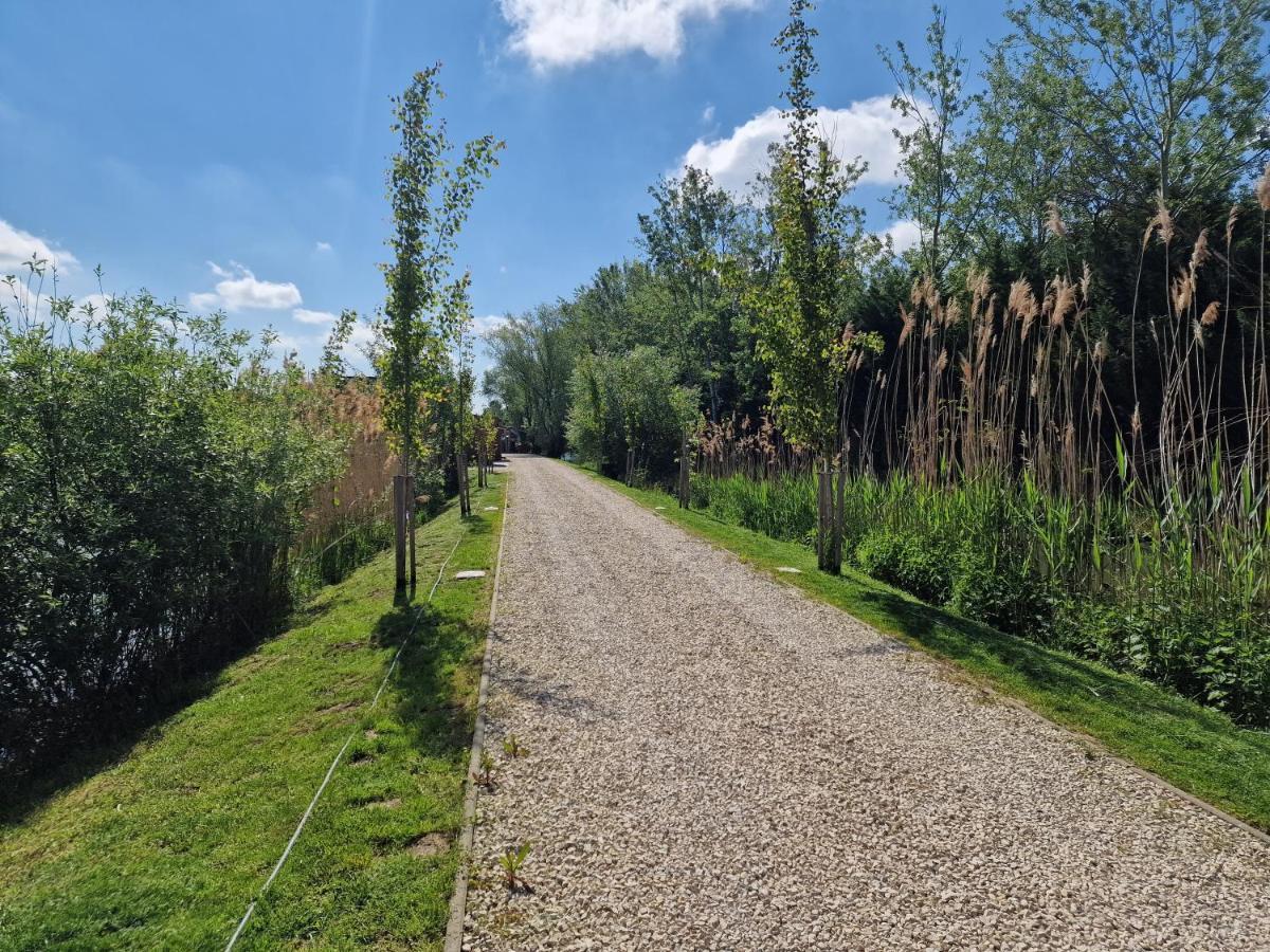Intertranscoop Lake House Vamosszabadi Екстер'єр фото